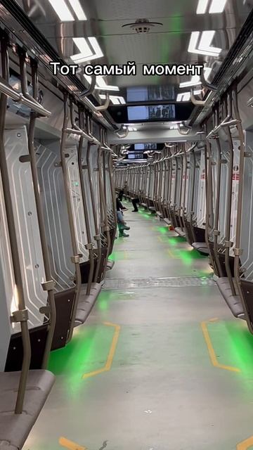 Тот самый момент в московском метро смотреть онлайн