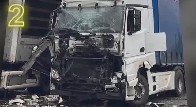 Массовое уничтожение нашими дроноводами грузового автотранспорта в Никополе