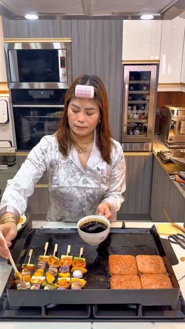 Завтрак из яиц и мясного хлеба из банки