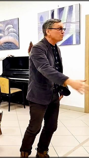 ВЛАДИМИР РУСИН
Не в потёртой гимнастёрке – 
Он одет в бронежилет. 
Только в том, что это Тёркин, 
Ни смотреть онлайн