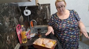 Жду гостей, готовлю курочку на картофельной подушке.