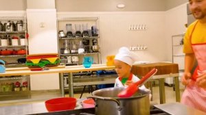 Дети учатся выбирать здоровую еду — Полезные истории для детей.