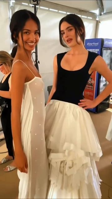 Дева Кассель в Париже смотреть онлайн