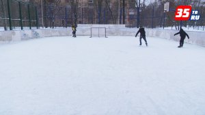 Дворовые хоккейные коробки пользуются популярностью у череповчан
