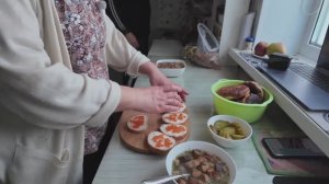 Звонок для отчёта. Сварили суп с фрикадельками. Жизнь семьи в деревне