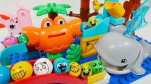 СТРОИМ ГОРКУ ДЛЯ ШАРИКОВ С КРАБИКОМ КАТАЕМ ШАРИКИ ДЛЯ ДЕТЕЙ ДЕТСКИЙ КАНАЛ ИГРАЛКИ-ЗАЛИПАЛКИ