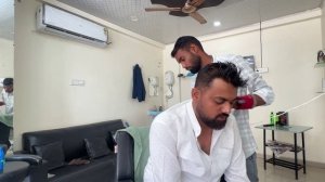 Массаж головы с помощью  вибромашинки