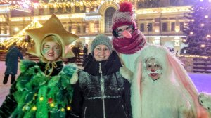 Нижегородская ярмарка в новогодние праздники, каток, ёлочка, зайчик, снеговик на льду