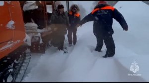 Спасатели МЧС России освободили из снежного плена жителя Петропавловска-Камчатского