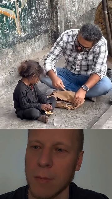 Таких людей и поступков побольше #помощь #забота #ребенок #добрыедела #доброта смотреть онлайн