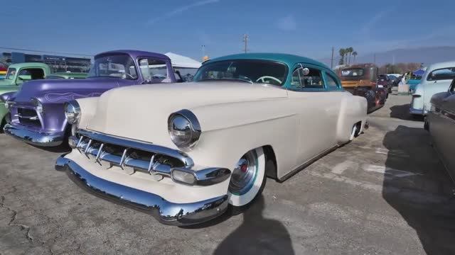 Автофестиваль "Mooneyes Christmas Party" Помона, Калифорния 2025 смотреть онлайн