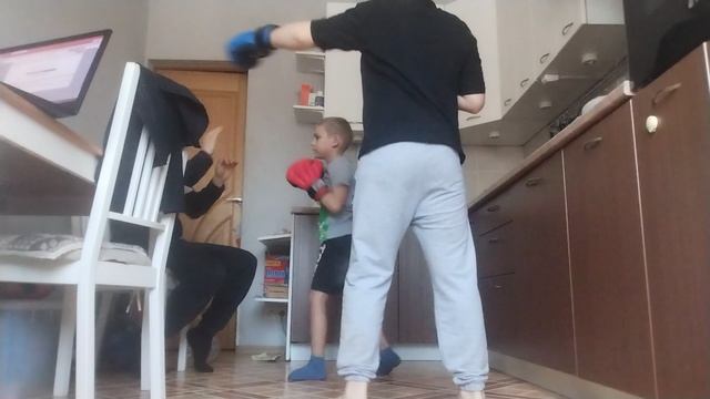 Прямые и боковые удары