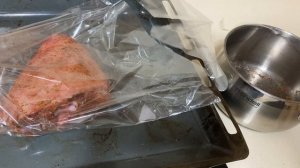 Рулька в рукаве, запечёная в духовке.