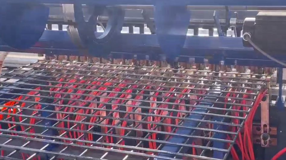 Автоматическая машина для сварки сеток 220 смотреть онлайн