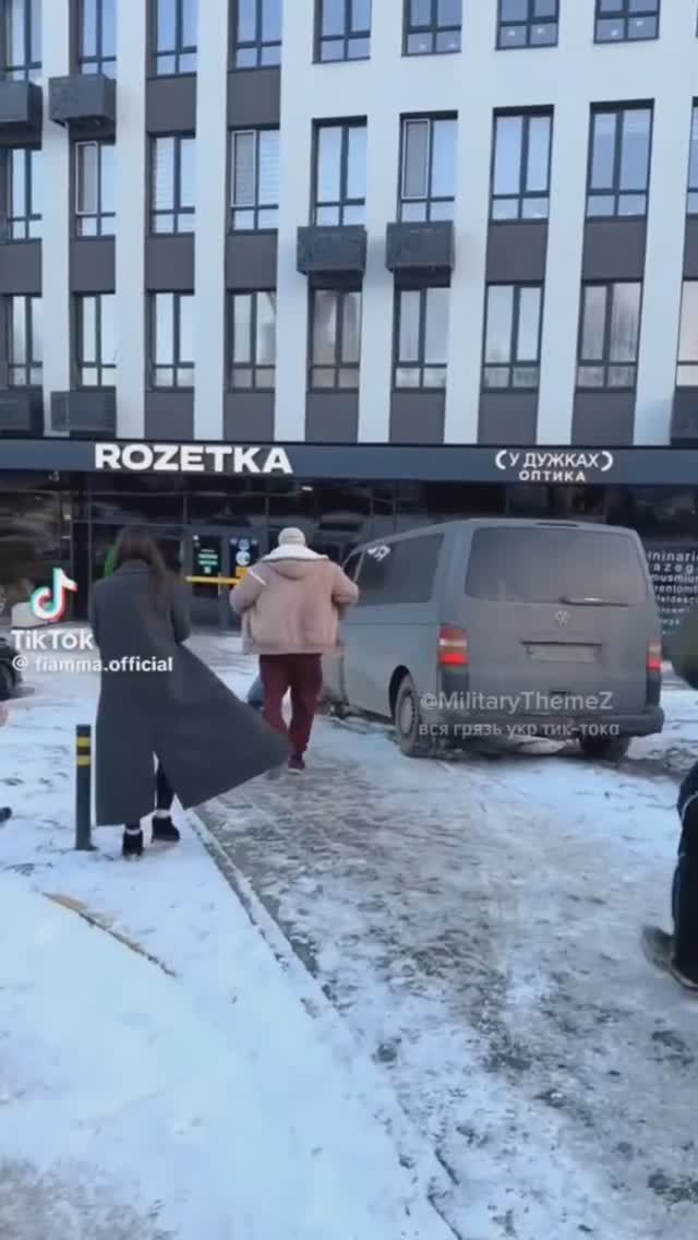 Ухилянты бьют ТЦКашника смотреть онлайн