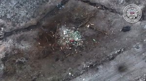 Операторы НРТК «Курьер» подрывают украинский опорный пункт на Купянском направлении..mp4