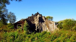 Разрушившийся дом