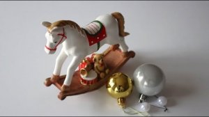 Увидела эти ёлочные игрушки в дорогом бутике. Купила дешёвые в супермаркете и сделала не хуже