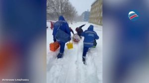 Герои Камчатки: медики и спасатели более километра несли на руках пациента по сугробам