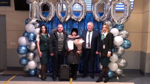 В аэропорту Белоярского поздравили 100-тысячного пассажира