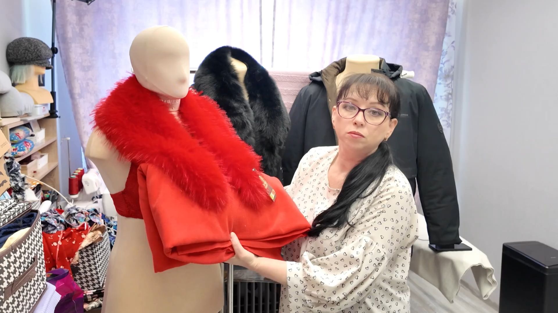 Осталась без красного пальто смотреть онлайн