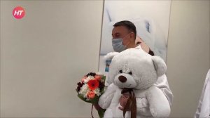 Мэр Великого Новгорода поздравил первого новорождённого ребенка 2026 года