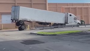 Самые Интересные и Нелепые Машины на Дорогах