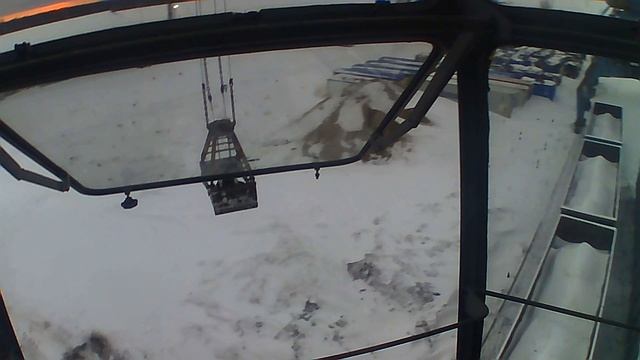 Работа на портальном кране 17 Выгрузка щебня