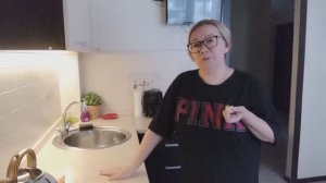 Готовлюсь к празднику. Испекла торт. Сходила за продуктами.