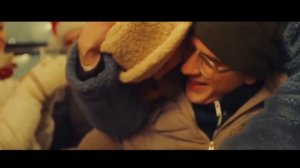 «НАШ ПАПА ДЕД МОРОЗ». Добрый молодой человек в образе Деда Мороза дарит по7шагам счастье в Новый Год