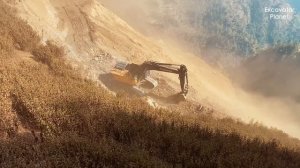 Экстремально рискованное дорожное строительство в Скалистых горах | Опасная работа экскаватора в пыл