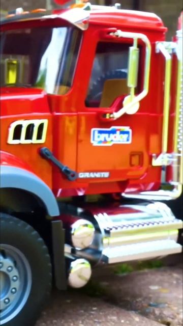 Рабочий ждет свою новую машину. Что это?  #машинки #длядетей #игрушки смотреть онлайн