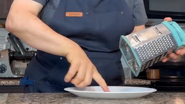 Смотрите что делают старые люди от боли в пояснице. Лучше любых таблеток. Копееч (1)