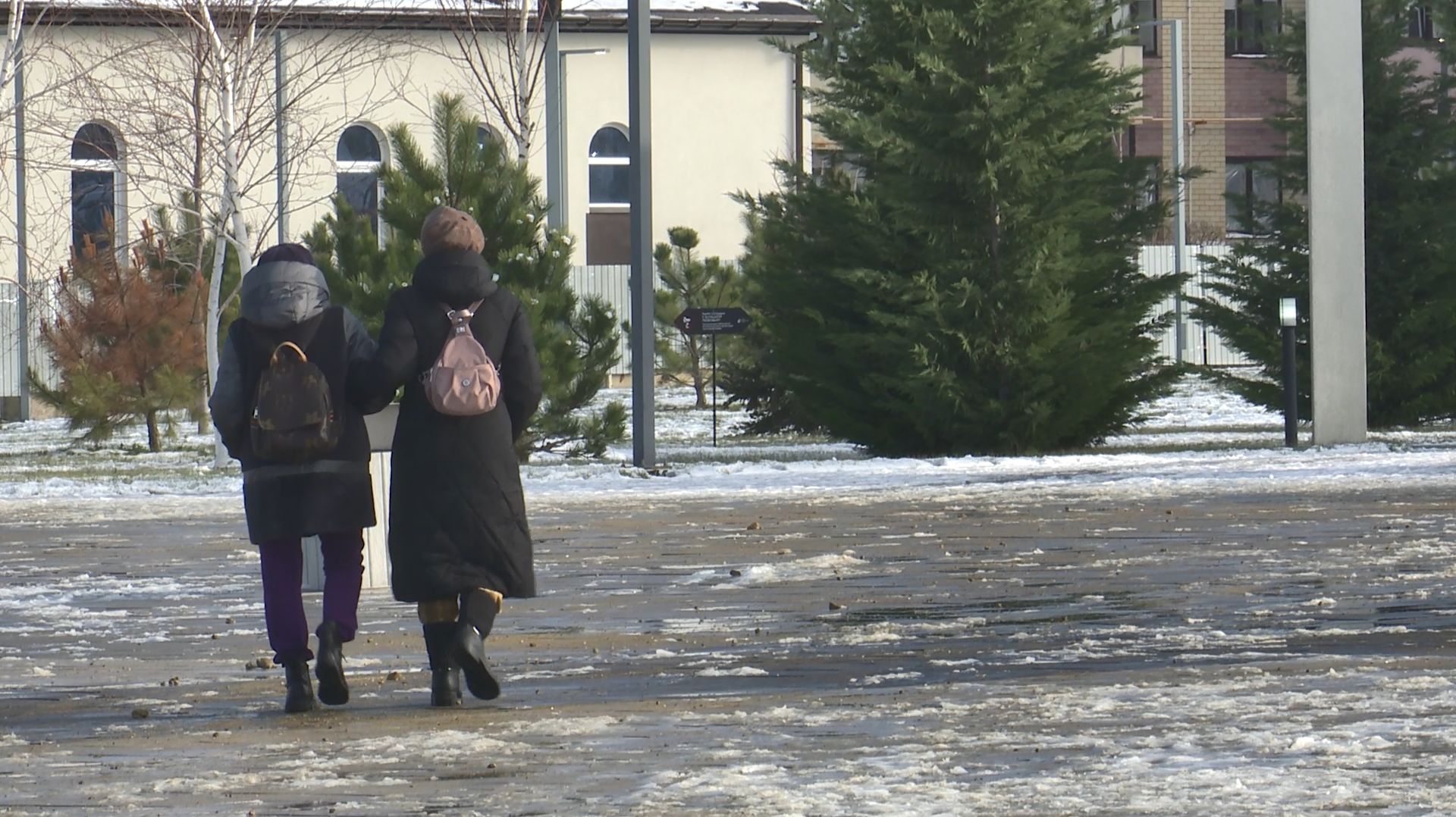 Сезонный травматизм: В травмпункт Анапы обращаются до 80 человек в сутки смотреть онлайн