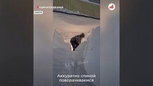 Сугробы до второго этажа: жители Камчатки роют туннели, чтобы выйти из дома