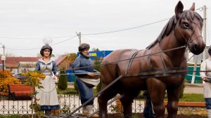 Фигуры из стеклопластика "Крестьяне". г. Апастово.