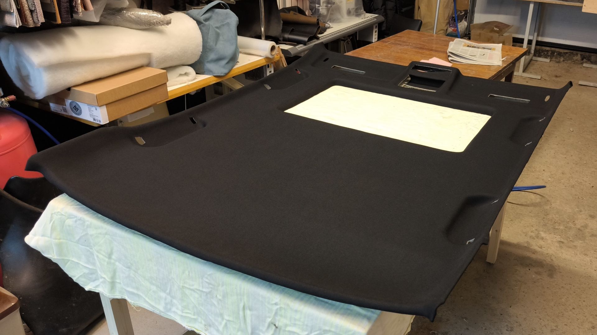 Перетяжка потолка от автомобиля BMW M5. смотреть онлайн