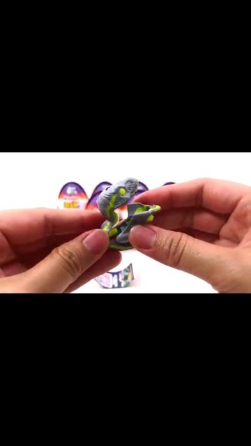 ASMR-распаковка яиц Kinder Joy из "Парка Юрского периода" смотреть онлайн