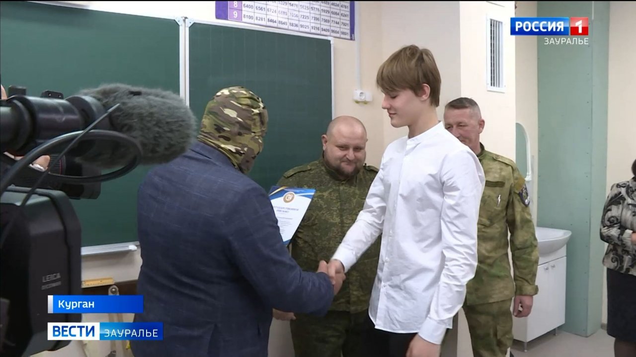 Ученик Курганской школы №56 Богдан Романович отправил в зону СВО внедорожный мотоцикл смотреть онлайн