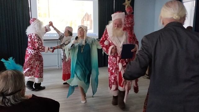 Ура!Опять праздник🥳🎉🌲Поздравляю!!!Поют и танцуют все!!! смотреть онлайн