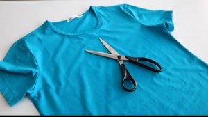 Один неожиданный элемент - и обычная футболка выглядит как дизайнерская. Таких точно нет в магазине