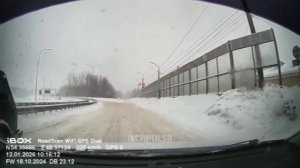 На улице Юности водитель, похоже, ещё не переключился с праздничного режима на рабочий и решил сокра