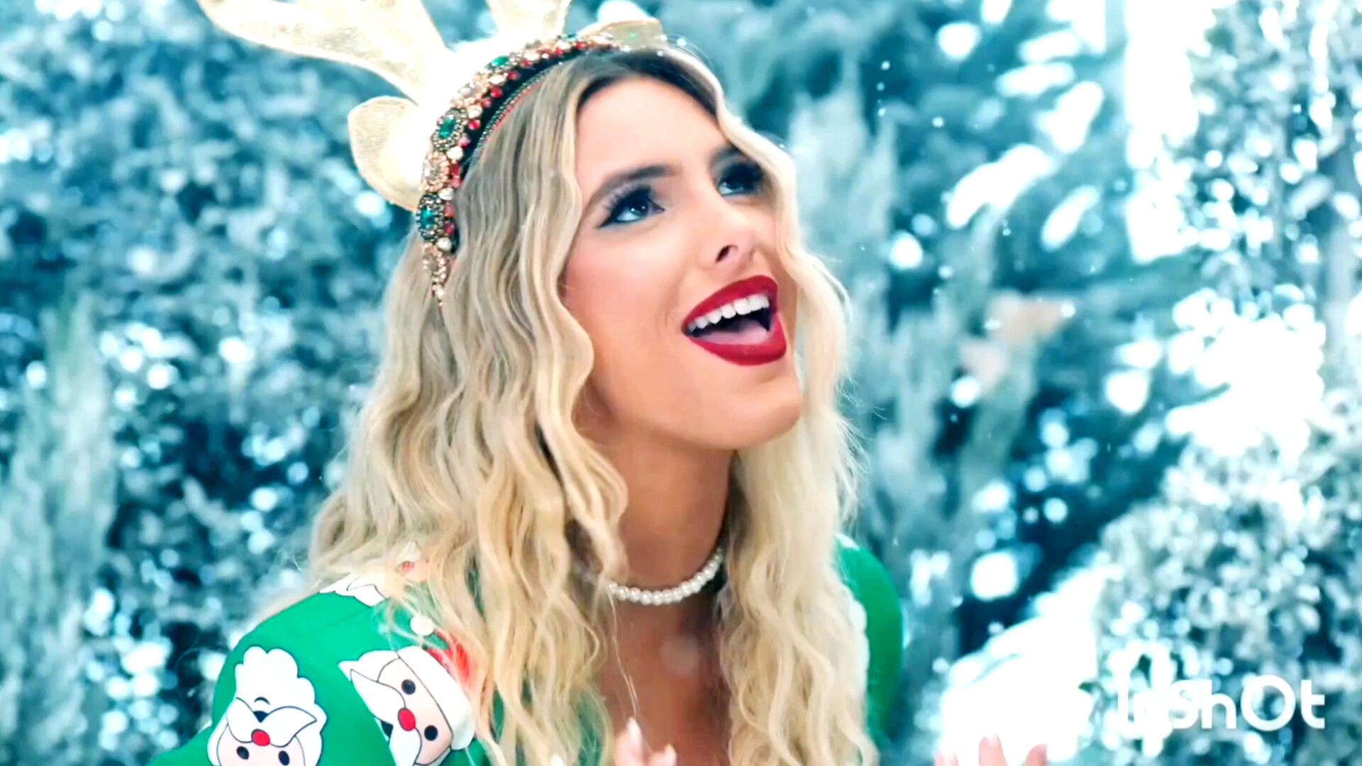 Lele Pons - Let It Snow Remix смотреть онлайн