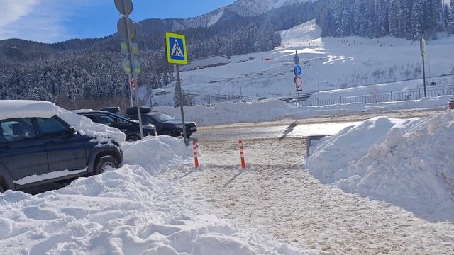 Архыз горнолыжный городок, елка, улицы, парковка, 8ч 2026 год смотреть онлайн