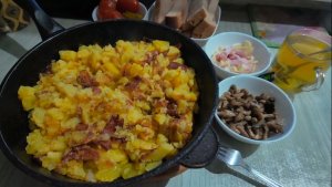 Кое что купили и получили посылку от подписчицы. Жизнь семьи в маленькой деревне