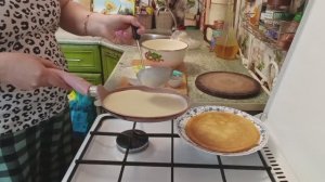 Я ПЕКУ БЛИНЫ А МУЖ ШЬЁТ, ВСЕ ПРИ ДЕЛАХ, ЖИЗНЬ СЕЛЬЧАН