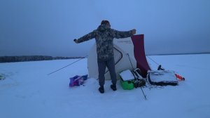 ОН КЛЮНУЛ В НОЧЬ НА РОЖДЕСТВО! ЖИЗНЬ В ПАЛАТКАХ, ЗАПАСЛИСЬ ДРОВАМИ \ НЕ КЛЁВЫЙ ЛЕЩ, ОПЯТЬ МАКАРОНЫ!