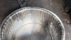 Процесс изготовления огромных алюминиевых кастрюль. Пакистан