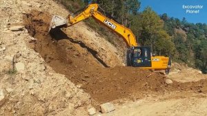 Навыки оператора экскаватора JCB | Расчистка огромного оползня на узкой горной дороге