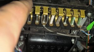 не работает щиток приборов погас. Не работают поворотники, трещит реле. Нива 21214 лада 4х4